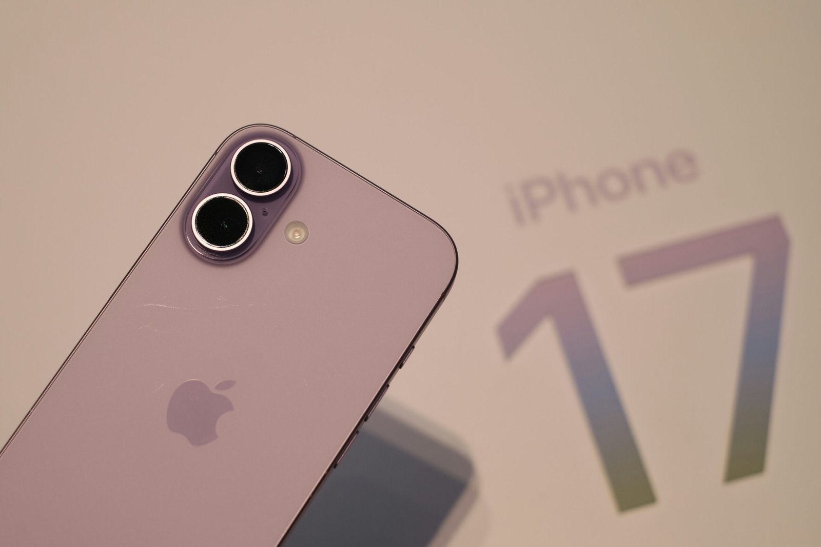 Maximize Battery Life on iPhone 17